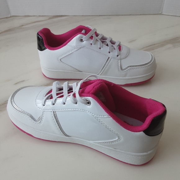 BARBIE Official Limited Edition Girls Low Top White Pink Trim Sneakers Sz 3 - Picture 3 of 11